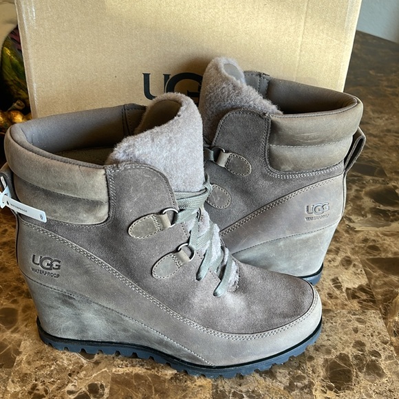 New! UGG Valory Waterproof Faux Fur Leather Wedge Boots Size 8.5 - Picture 4 of 10